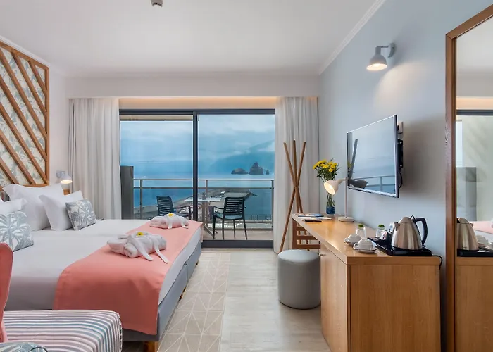 מלון Aqua Natura Bay 4*